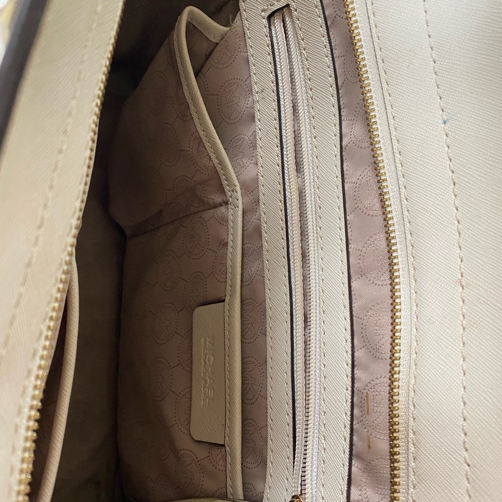 Authentic Michael Kors Handbag - image 6